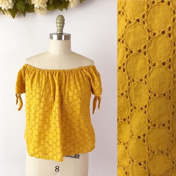 Universal Threads - Picture 4 of 5